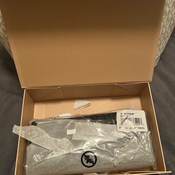 Michael Kors Black Wallet - Picture 6 of 6